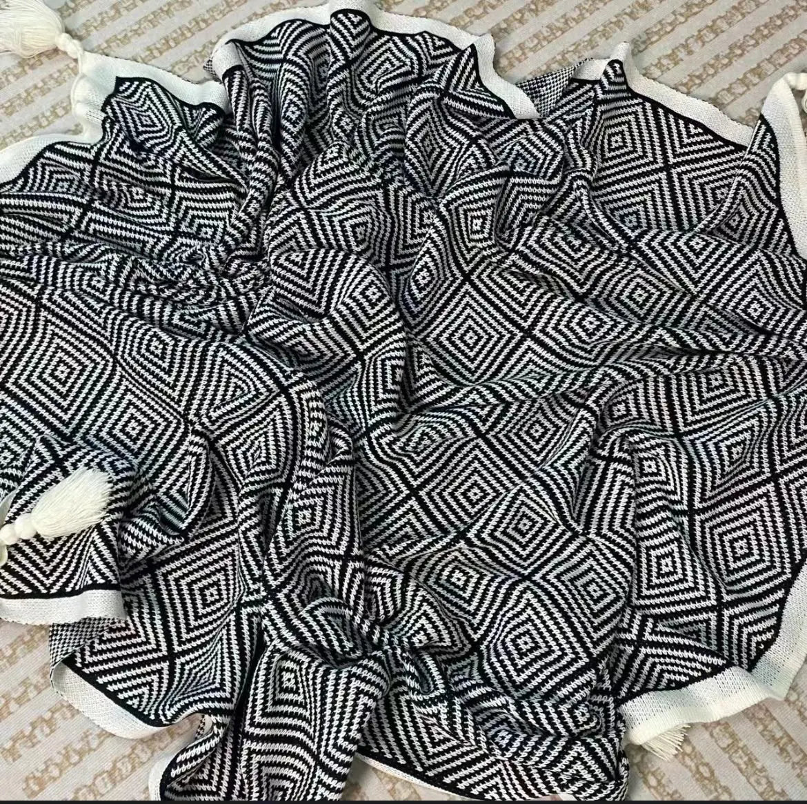 Geometric Pattern Knit Blanket for Sofa and Relaxation