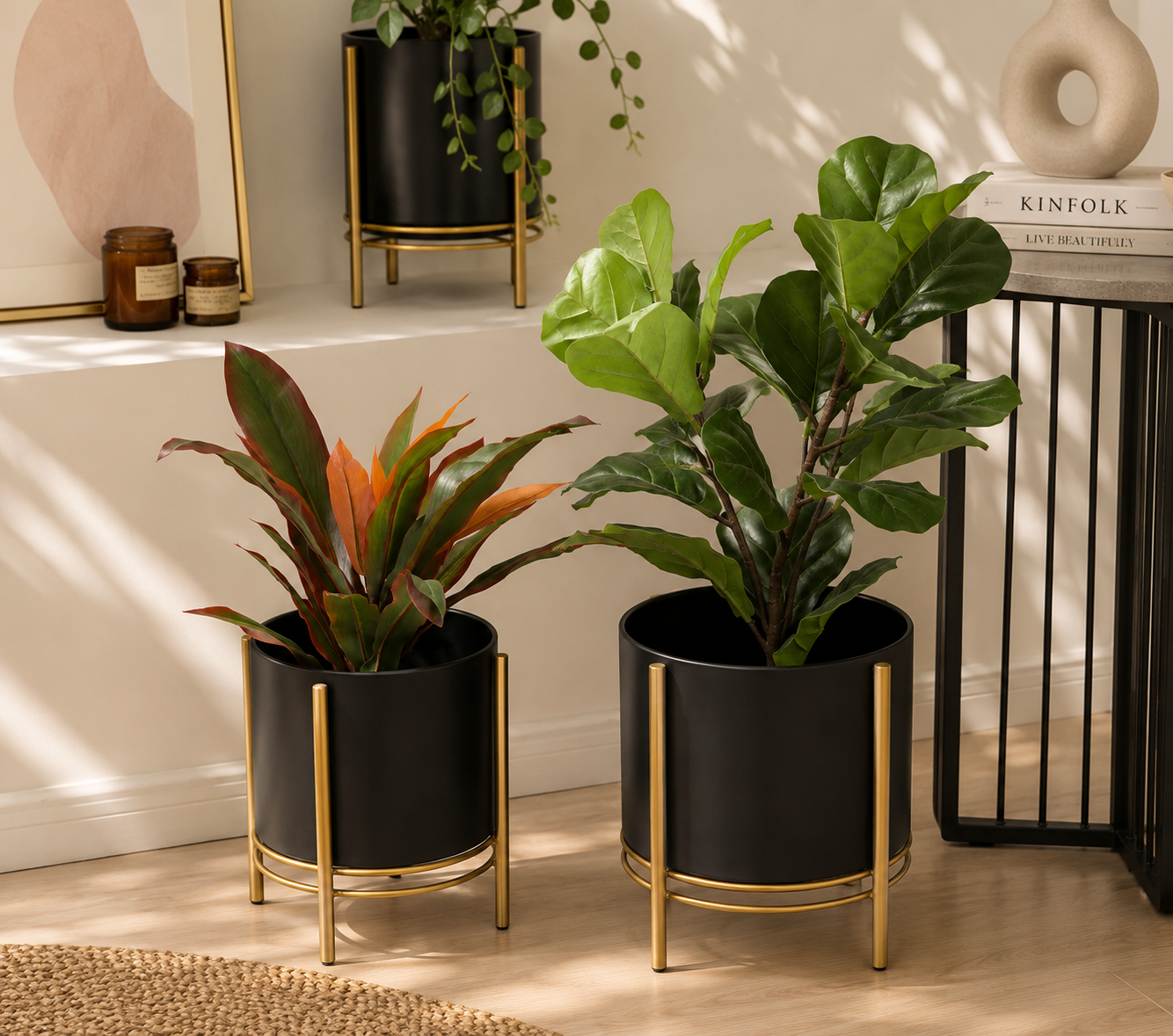 Cache-Pot Design Nordique en Métal Noir avec Support