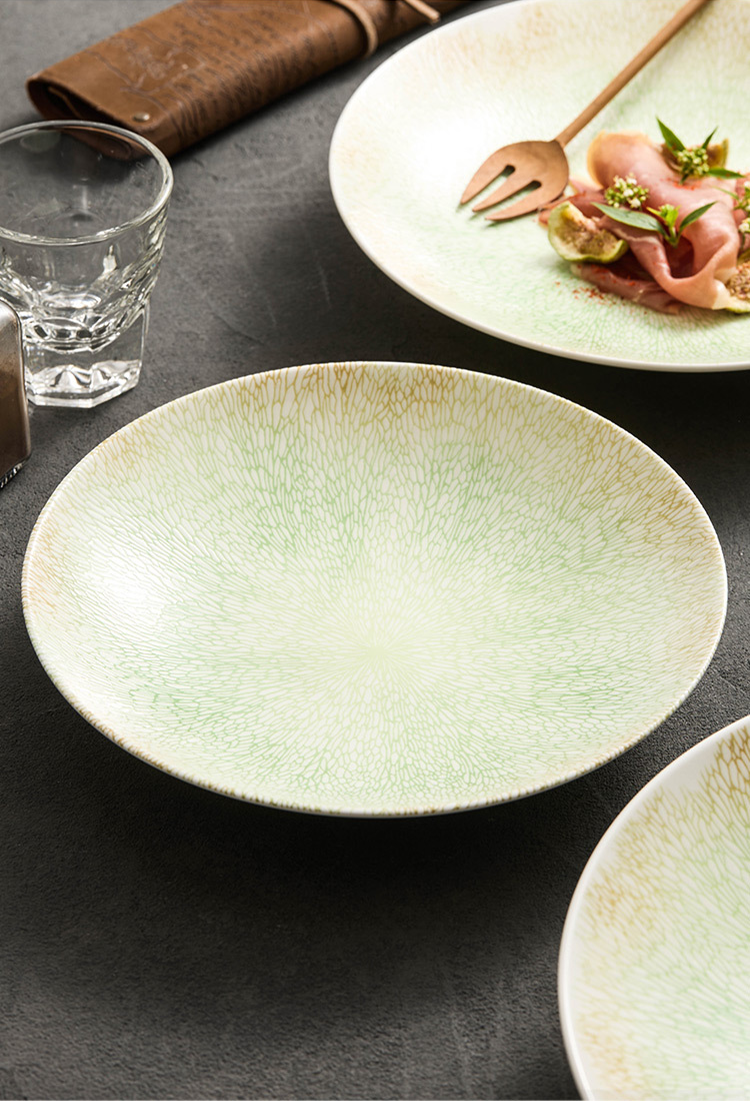 Ripple-Texture Wide-Rim Shallow Ceramic Bowl — Fine Dining Style